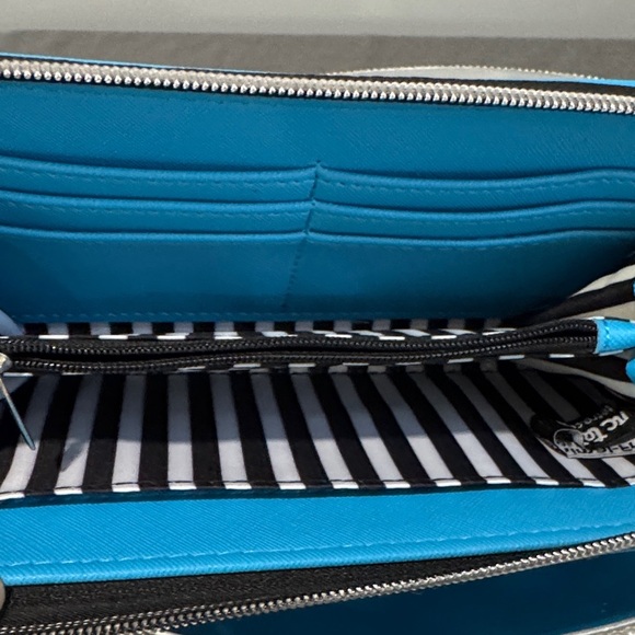 Marc Tetro Blue Dog Design Wallet - Picture 4 of 6